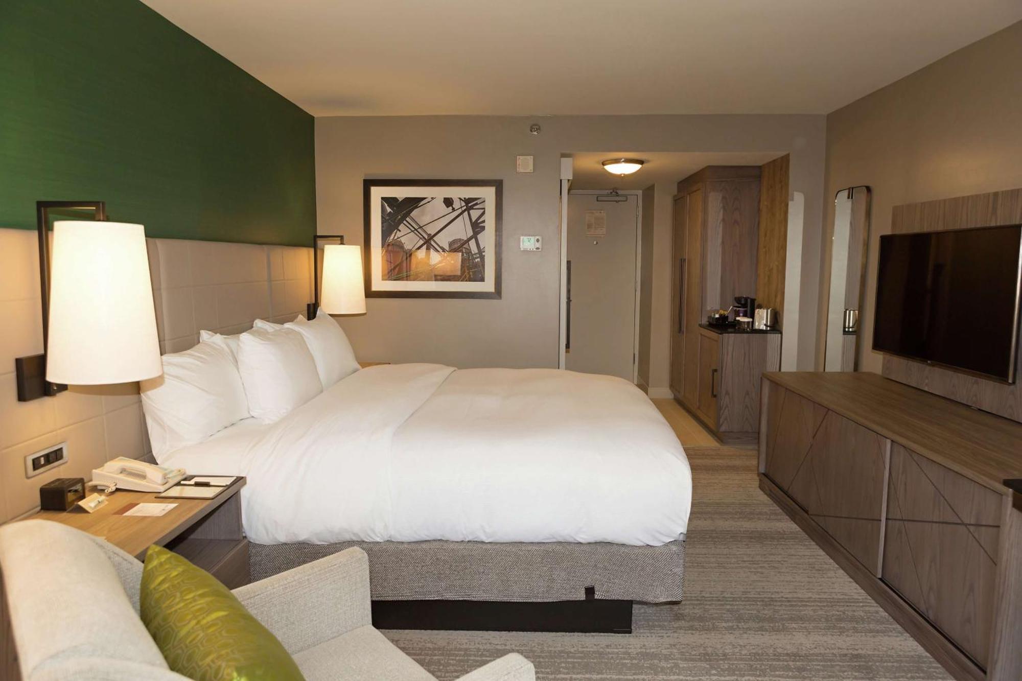 Hilton Downtown At Uab 4*