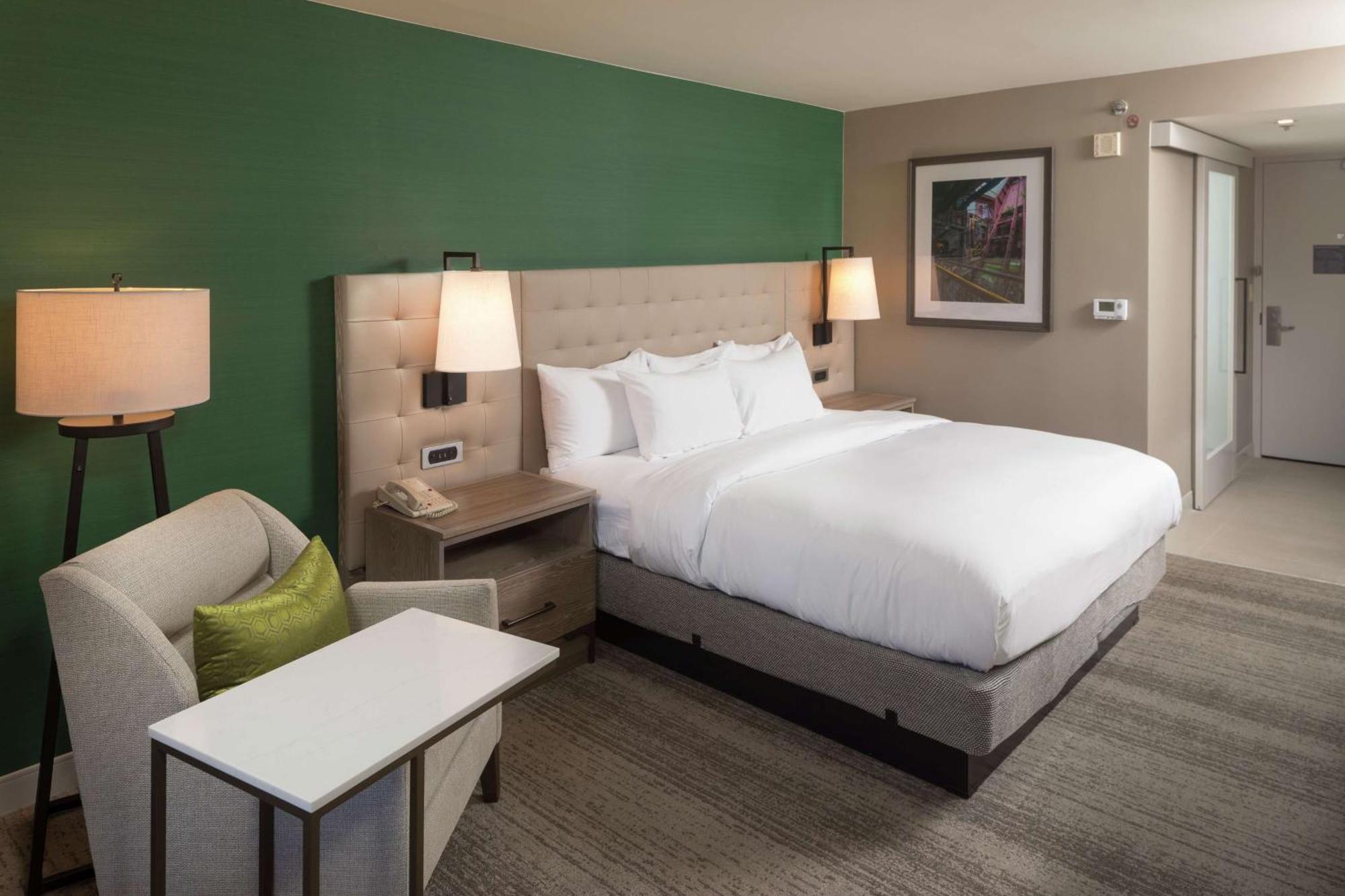 Hilton Downtown At Uab 4*