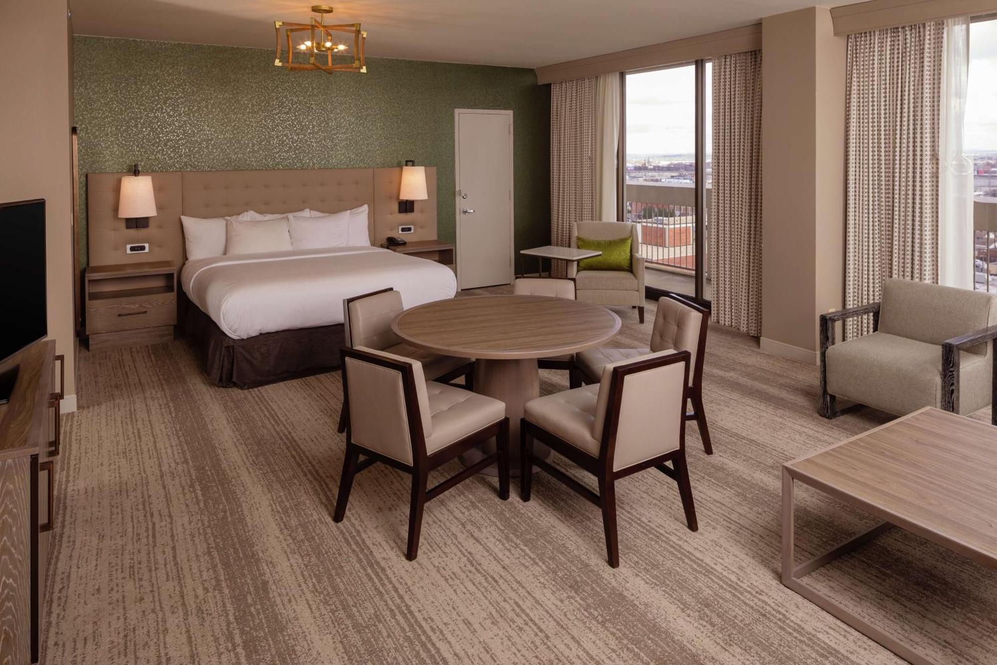 Hotel Hilton Downtown At Uab 4*
